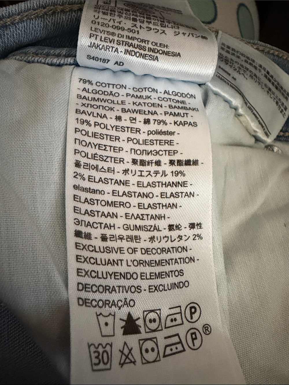Levi’s Mid Rise Classic Bootcut Jeans - Picture 13 of 13